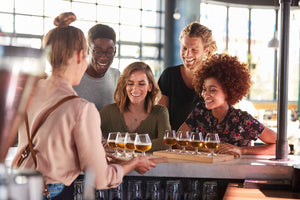 Gezellig samen met vrienden nunc craft bier proeven, morgen bestaat niet, leef en geniet in het nu